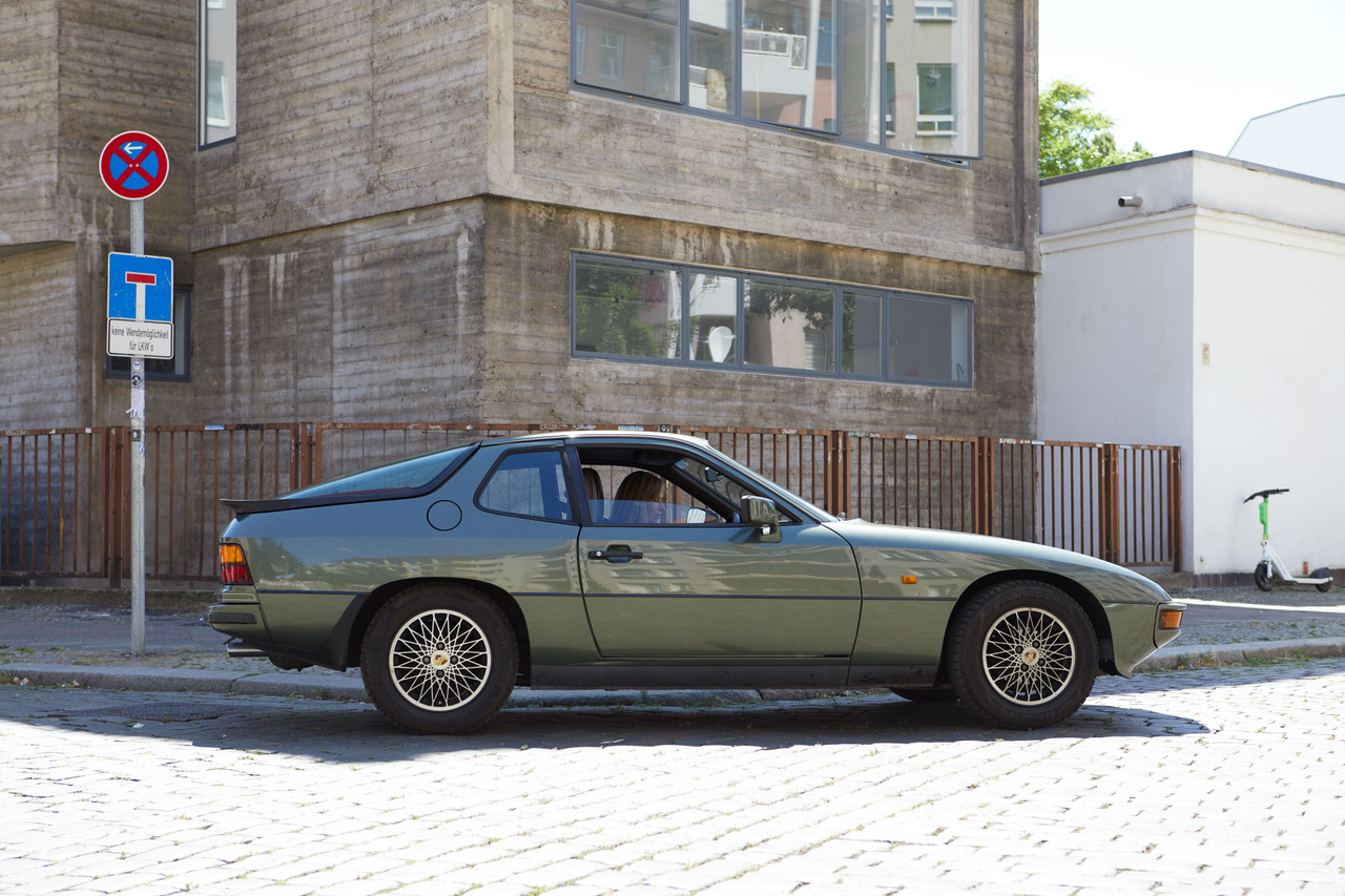 924_WaldBranding_Car_FullView_2-1 924_WaldBranding_Car_FullView_2-1